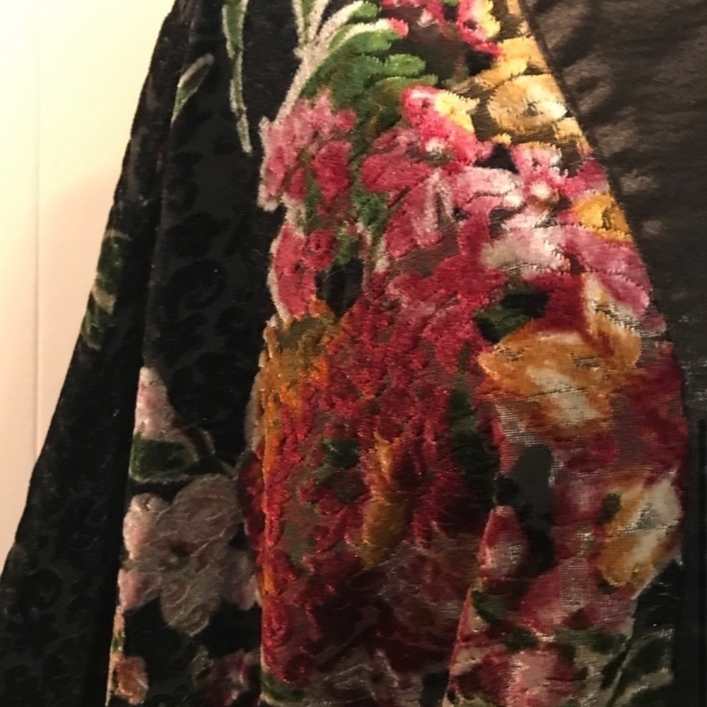 Nordstrom love five Velvet and satin kimono - Picture 3 of 3